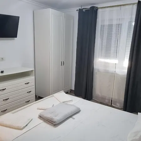 Hébergement de vacances R I A N A 1 *